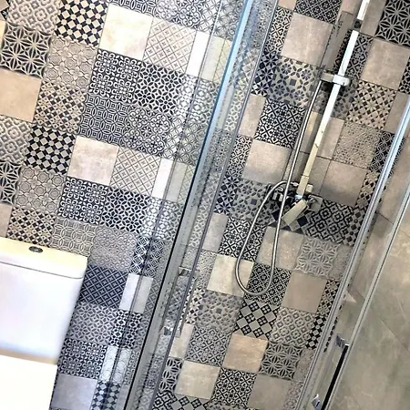 Lovely Modern Front Line Apartment *