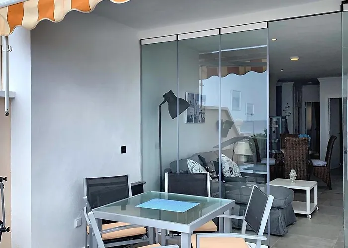 Апартаменты Lovely Modern Front Line