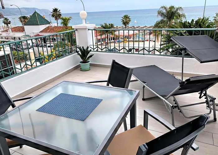 Апартаменты Lovely Modern Front Line